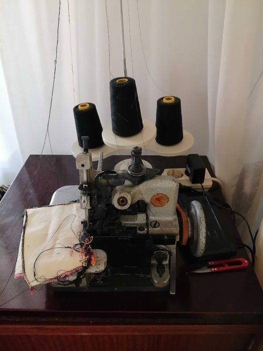 Продам оверлок СССР
