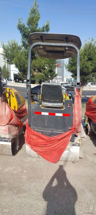 Каток для дорожных работ