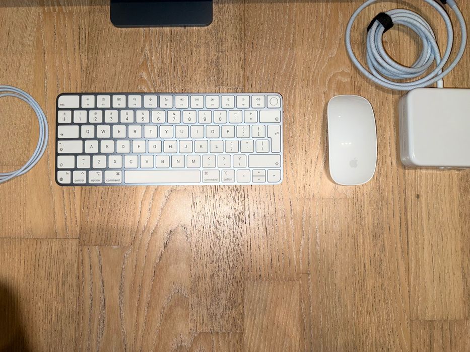 Продавам iMac 24” (2021) с M1 чип, в син цвят, в отлично състояние!