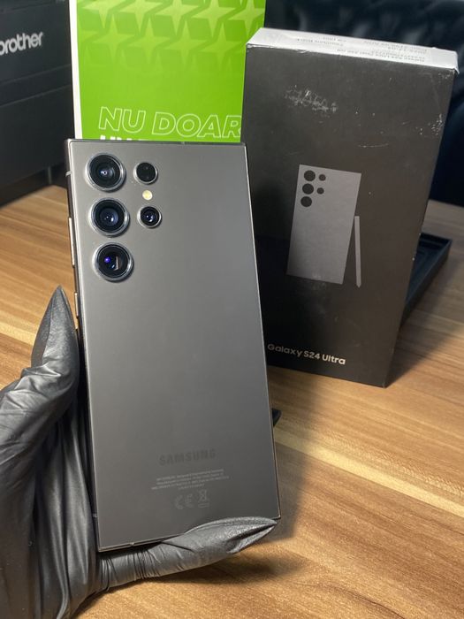 Samsung Galaxy s24 ultra • 256 GB • Titanium Black