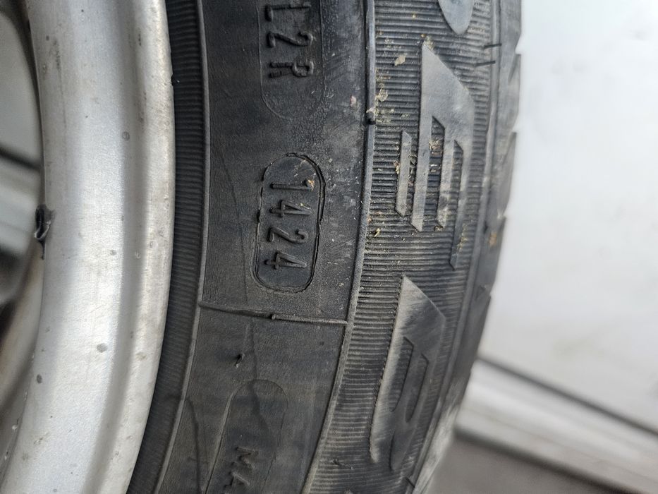 Продавам зимни гуми с джанти 175/65/14