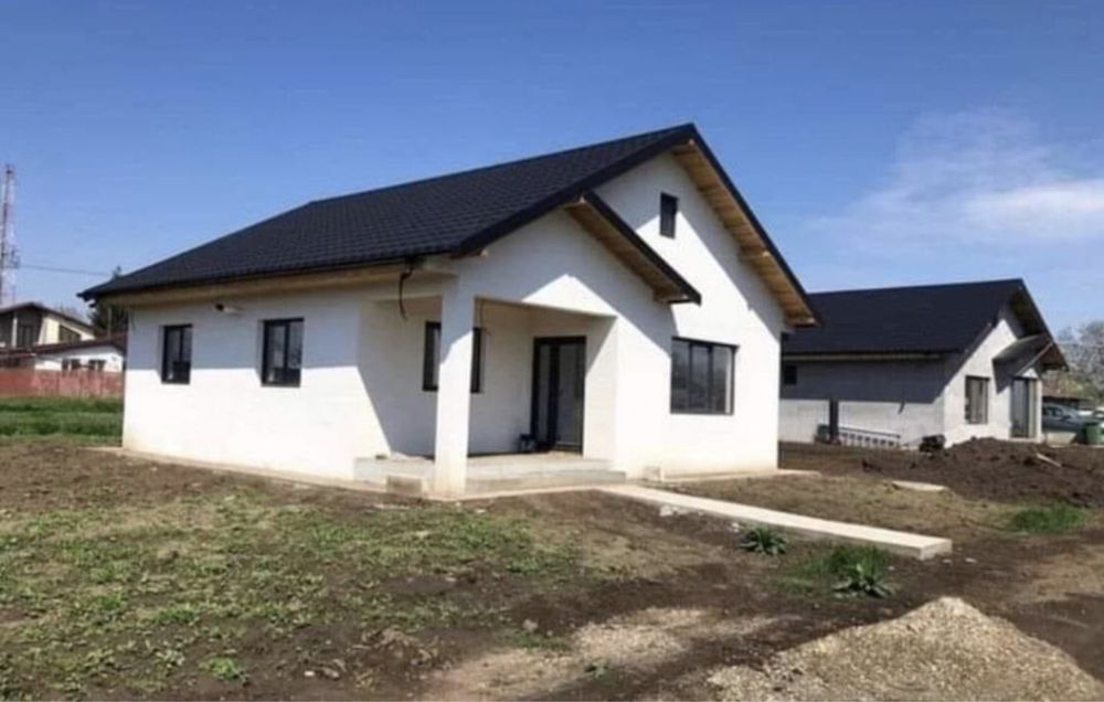 Casa pe structura metalica, învelite cu panou sandwich
