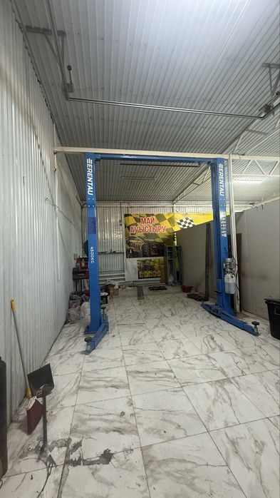 Бокс с подъёмником