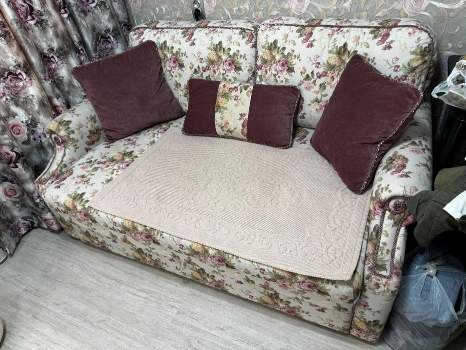 Диван в отличном состоянии раскладывается