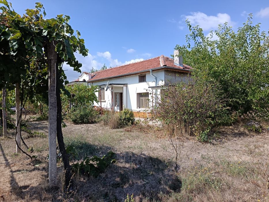 Продавам къща в село Гранит