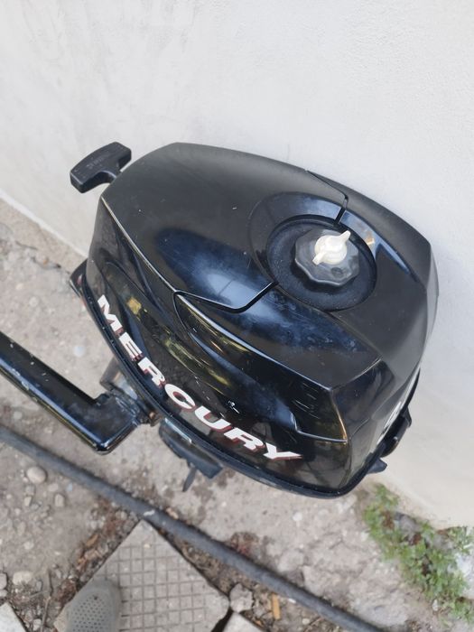 Извънбордов Двигател за лодка Mercury 3.5 кс. Работи добре.