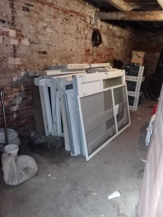 Vând geamuri și uși termopan second-hand, în diverse dimensiuni și modele.