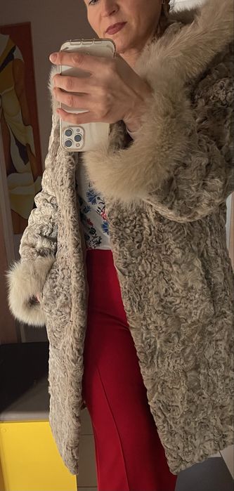 Haina de blana Luxury, din astrahan bej cu vulpe polara