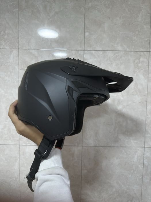 Мотошлем новый……………