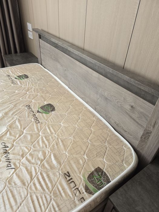 Продам двуспальную кровать