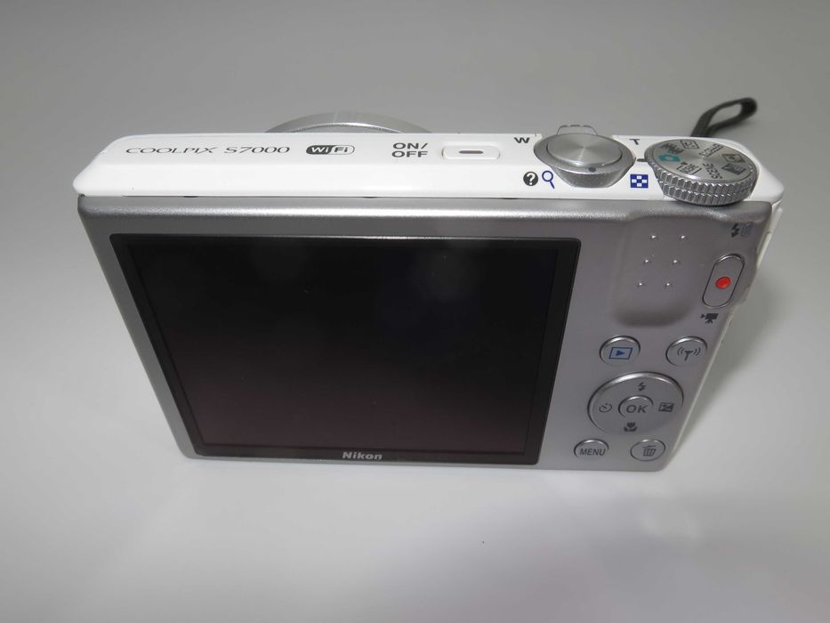 Nikon Coolpix S7000 ултра компактен цифров фотоапарат с 20х опичен зум, 16MP, Wi-Fi, Full-HD видео клип, дигитална камера в отлично състояни