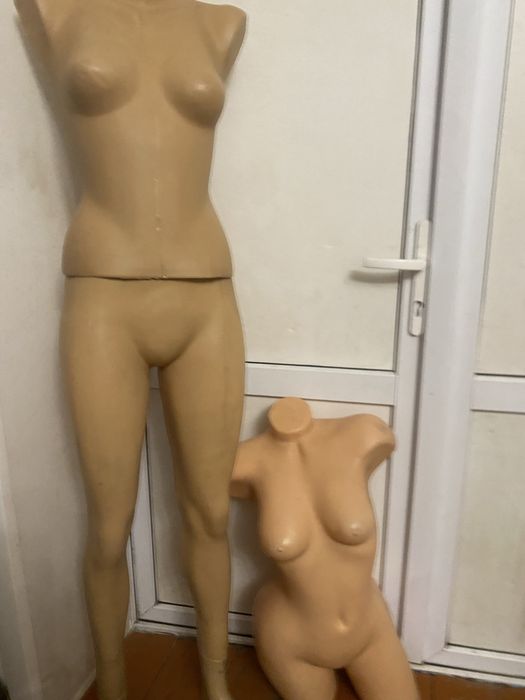 Продам манекены, плечики, стол