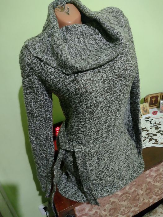 Pulovere pentru anotimp rece, vesta, bluze, pantaloni3/4, preturi mici