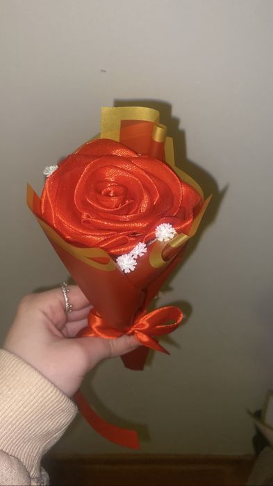 Trandafiri din satin