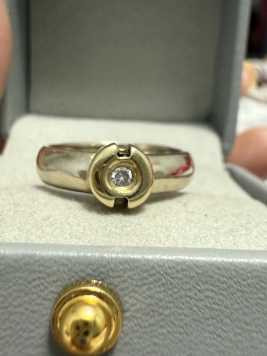 Бриллиантовое кольцо.