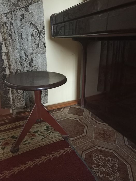 Продам пианино "RIGA" (б/у) – отличное состояние!