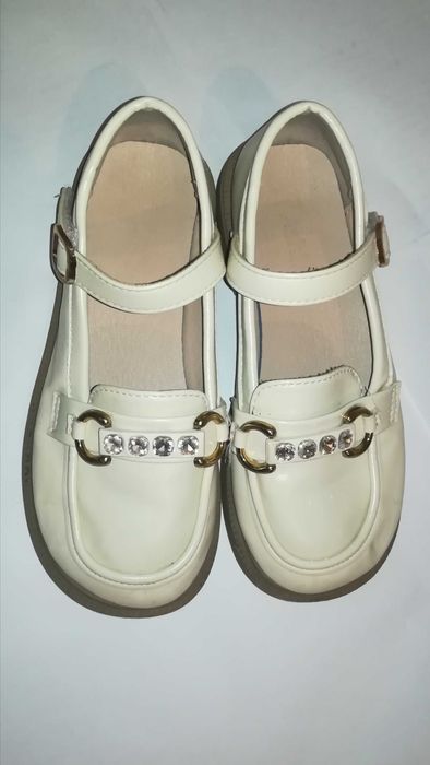 продается детская обувь