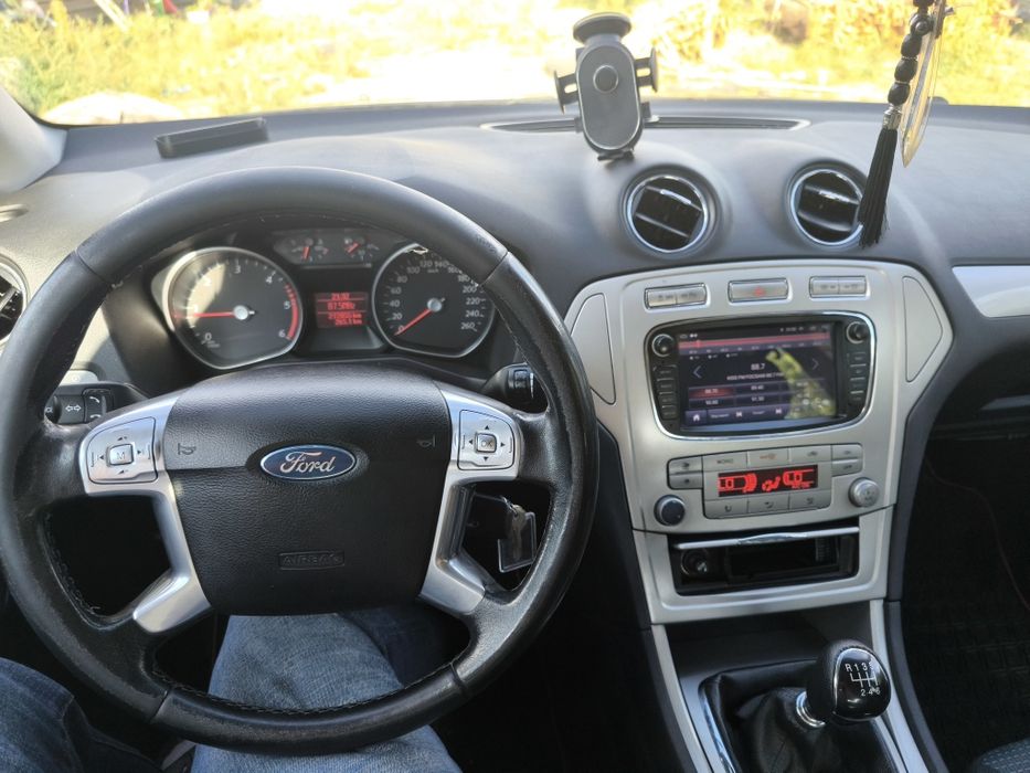 Vând Ford Mondeo sau schimb cu ceva mai mic de oraș (benzina)– Mașină personală de familie (2.0 DieselPrimul proprietar în RO)