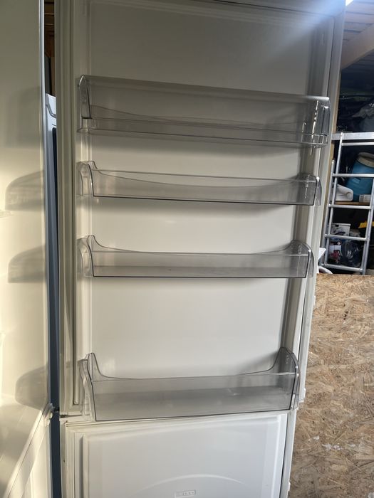 Холодильник двухкамерный бу