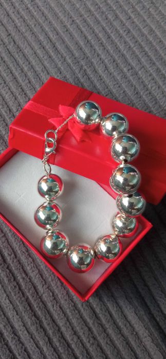 Нов, дамски сребърен комплект. Намалени,единични модели.В кутия всеки.