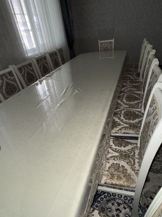 Стол со стулями