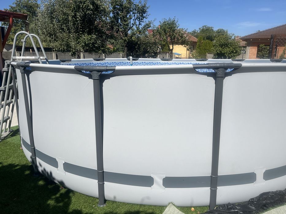 Piscina mare noua