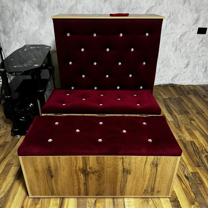 Продам рецепшн и пуфики