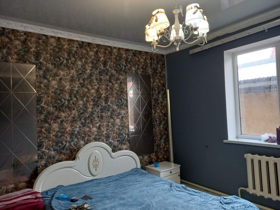 Клеим обои, делаем левкас