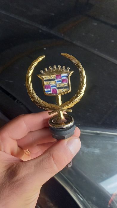 Значок    на             кадилак          оригинал