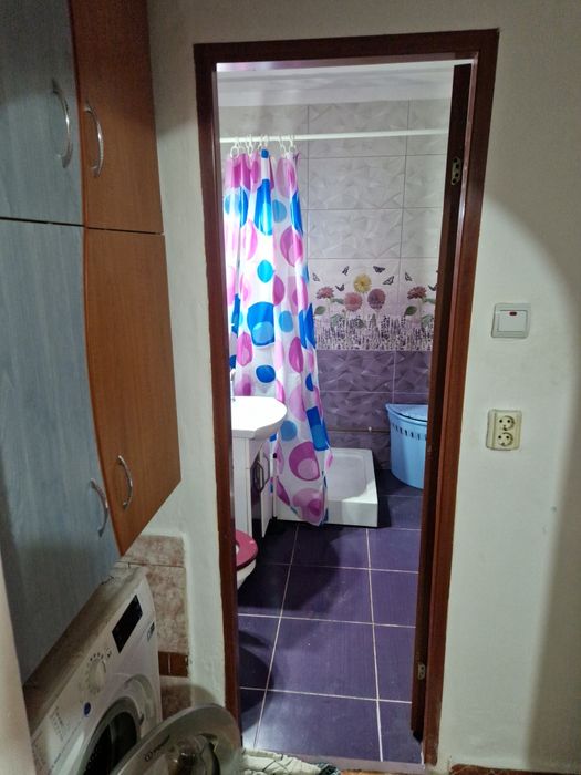 Vând apartament 3 camere confort 1 decomandat.