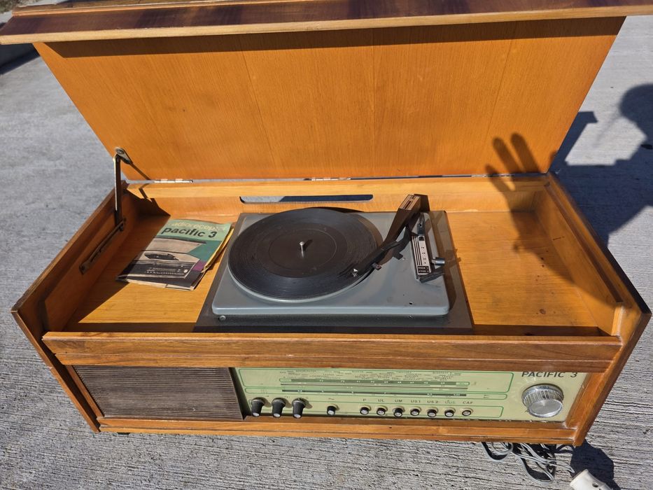 Vând pentru piese de schimb