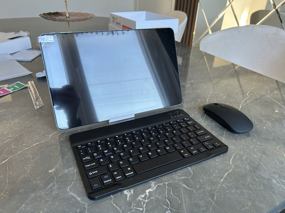 Продава се чисто нов таблет Teclast T60 Plus + клавиатура и аксесоари