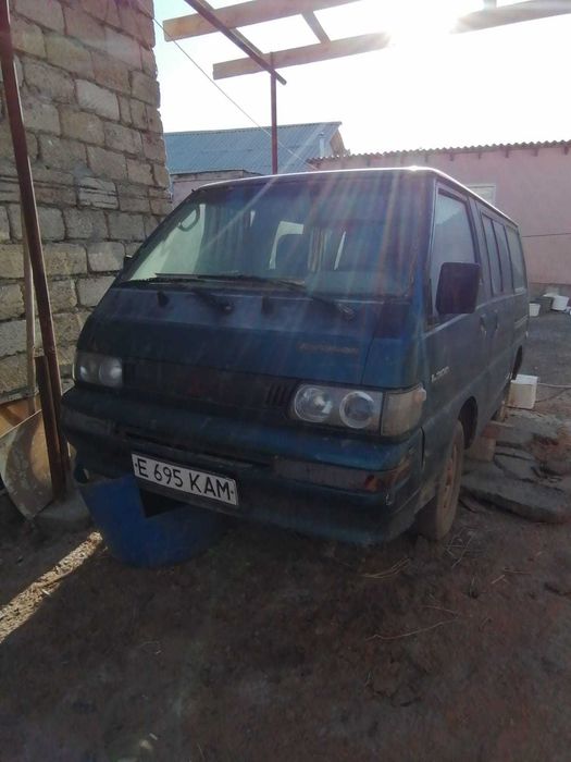 Mitsubishi L300 зеленный