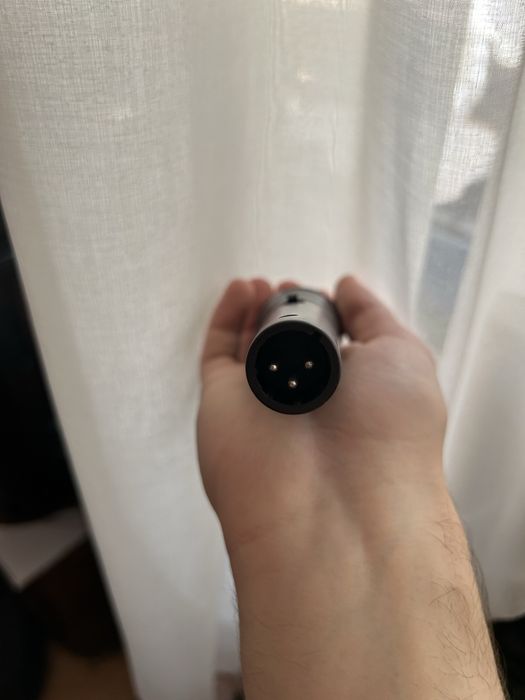 Микрофон със букса