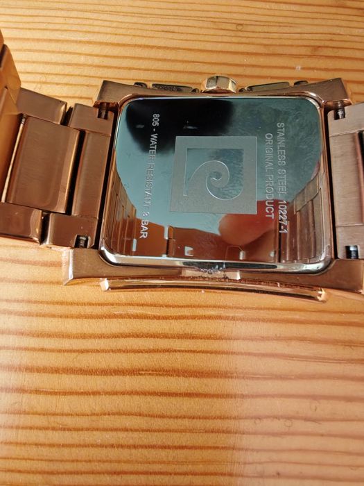 Часовник PIERRE Cardin - позлатен дизайнерски.