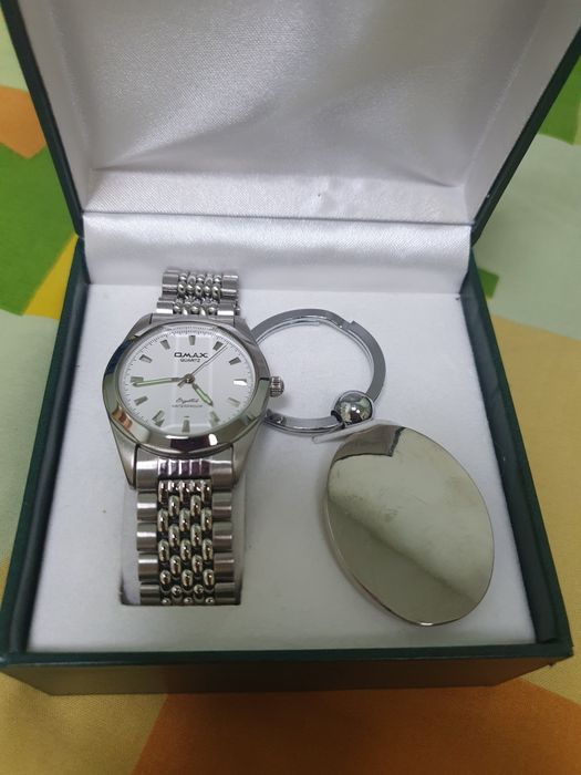 Часовници, ръчни и настолни