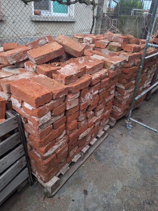 Продавам тухли единички и цигли