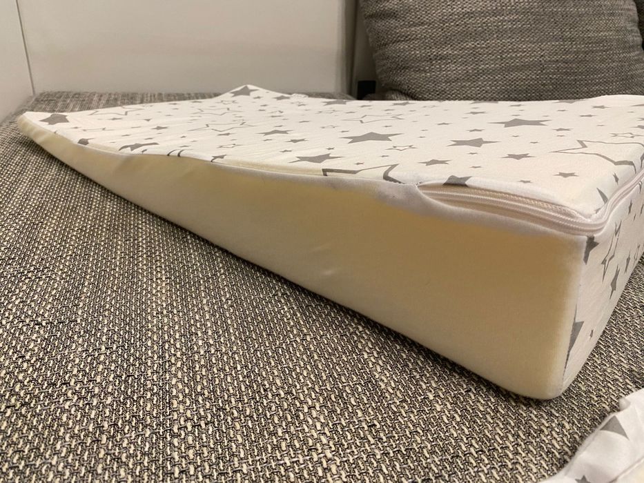 Vând Pernă antireflux, ca nouă.