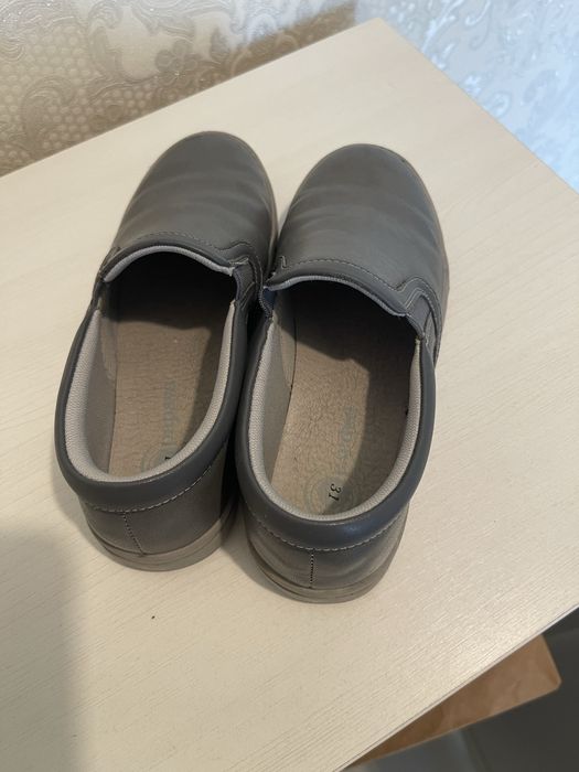 Продам детские ботинки, слипоны, кеды