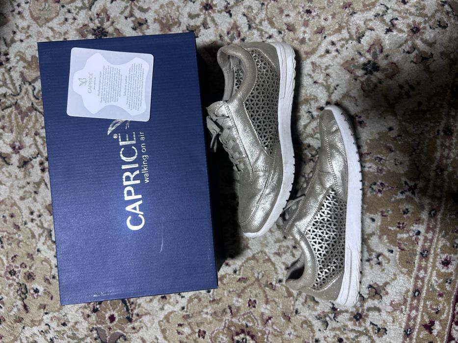 Кроссовки CAPRICE золотой