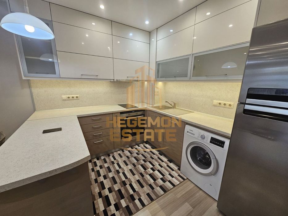 Продава се Двустаен апартамент в Варна, Възраждане 1 - 90 кв.м за 1834 €/кв.м - Снимка #1