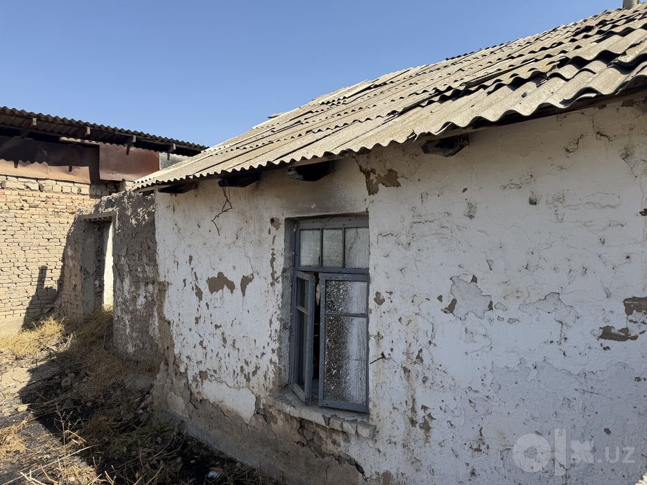 Уй сотилади 7.18 кадастирда курсатилган 8сотих атрофида