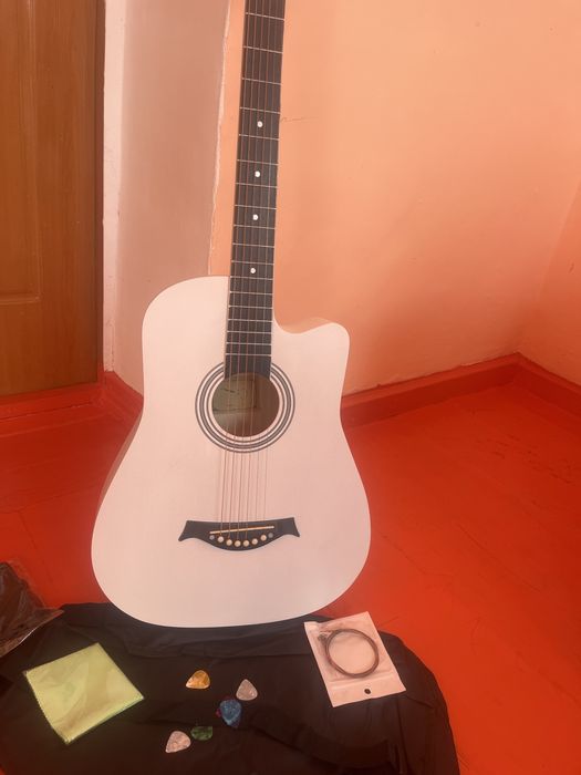 Гитара акустическая