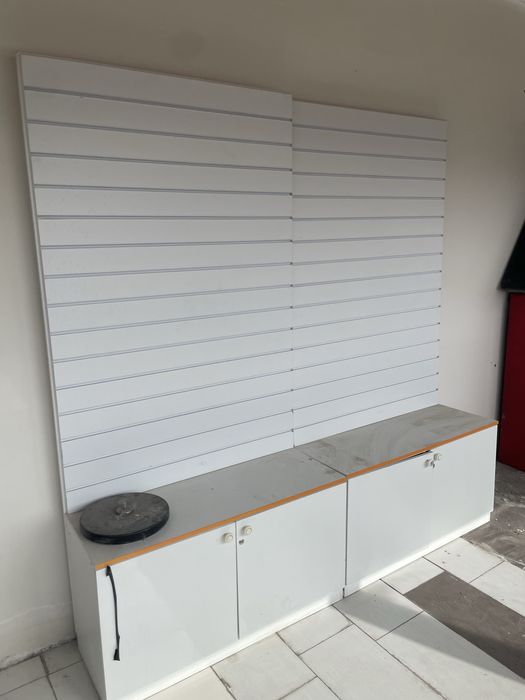 Стол ветрина - шкафы в магазин