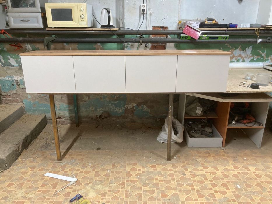 Продам тв тумбу 35000