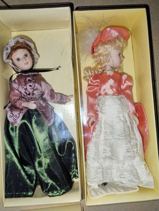 Păpuși de porțelan.