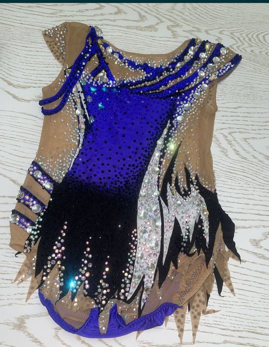 Купальник художественный и боди ,лосины+ ещё мяч Итальянский