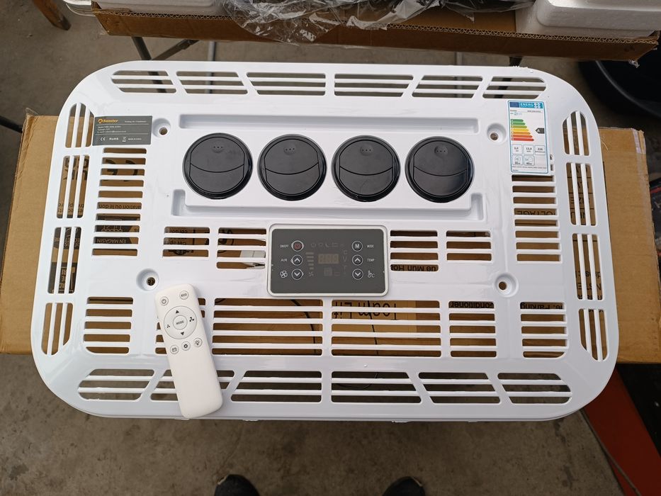 Таванен климатик 12V /24V за камиони, пикапи, каравани, микробуси, всякакъв вид селскостопанска и строителна техника.