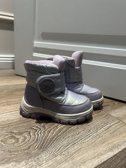 Продам детские дутики на девочку