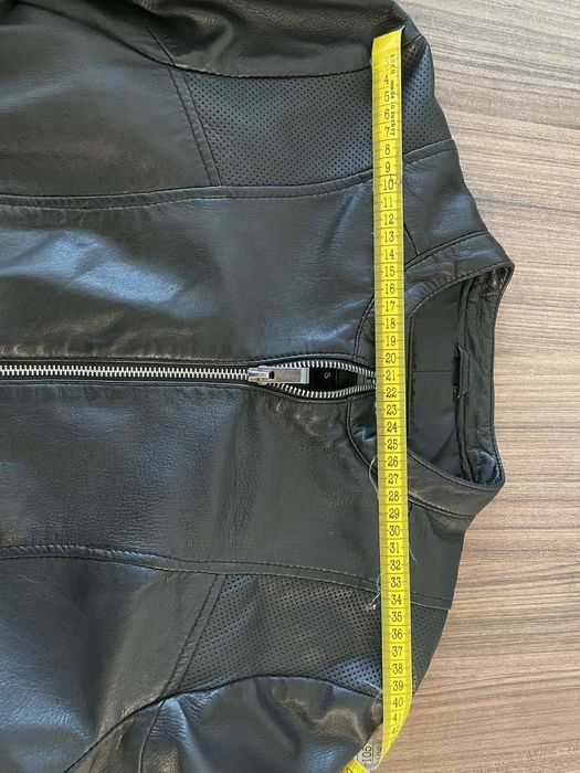 Дамско черно кожено яке размер S